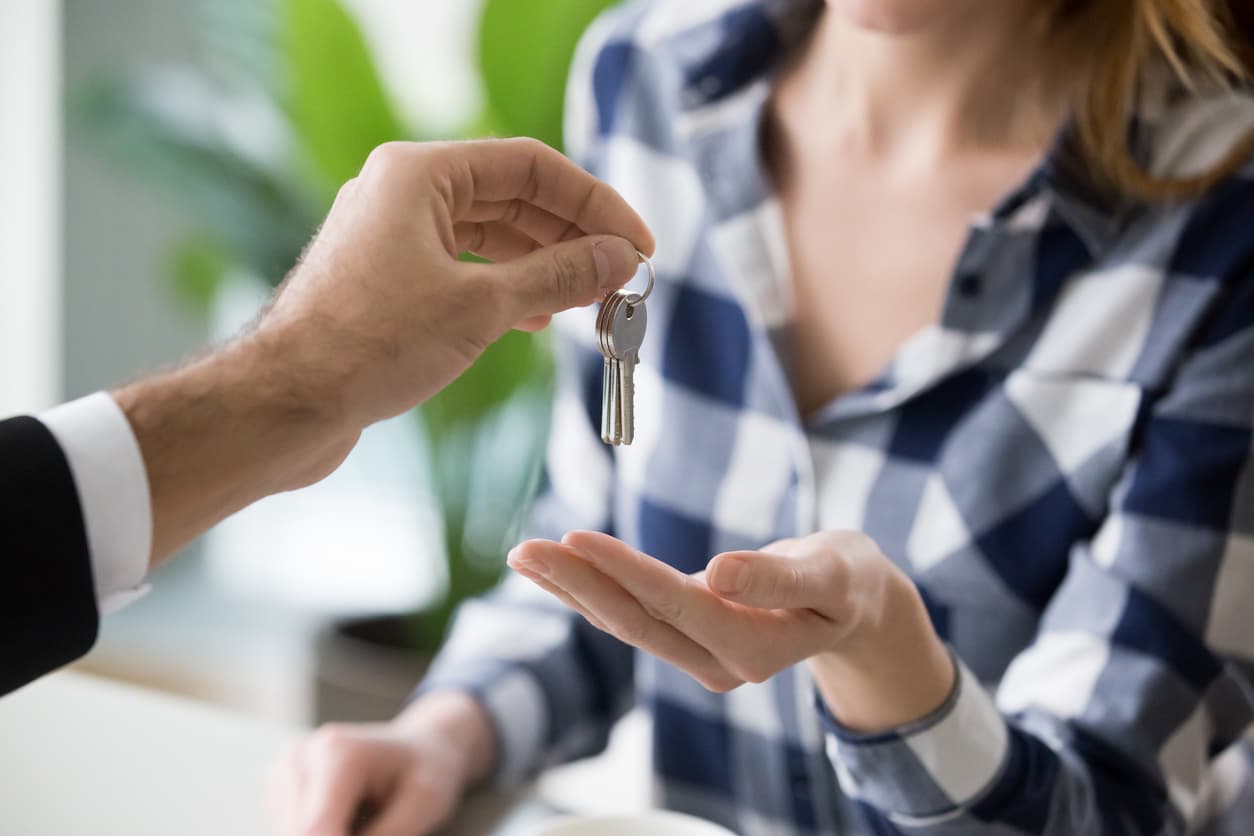 landlord giving keys to tenant